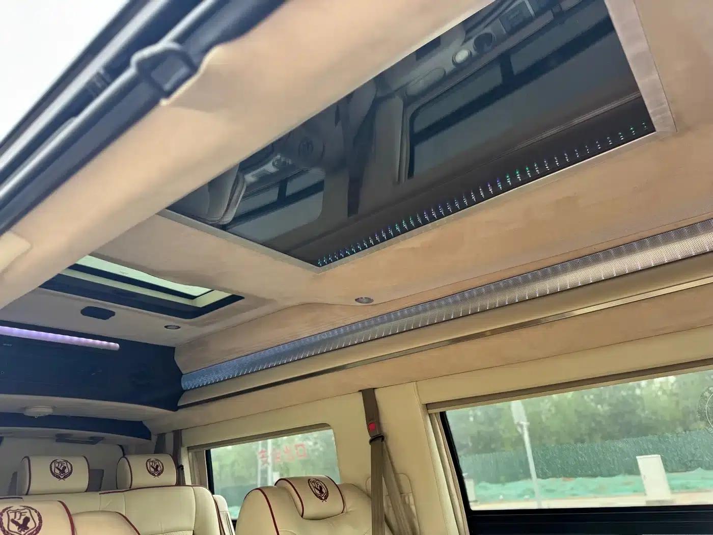 2011 SAVANA 6.0L Business Star 10-seater — миниатюра 14