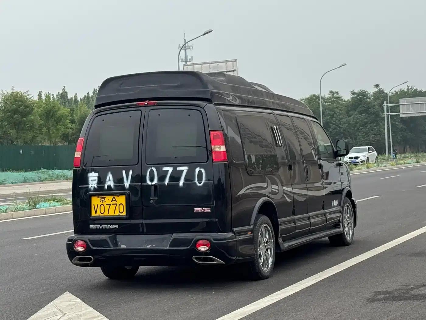 2011 SAVANA 6.0L Business Star 10-seater — миниатюра 4