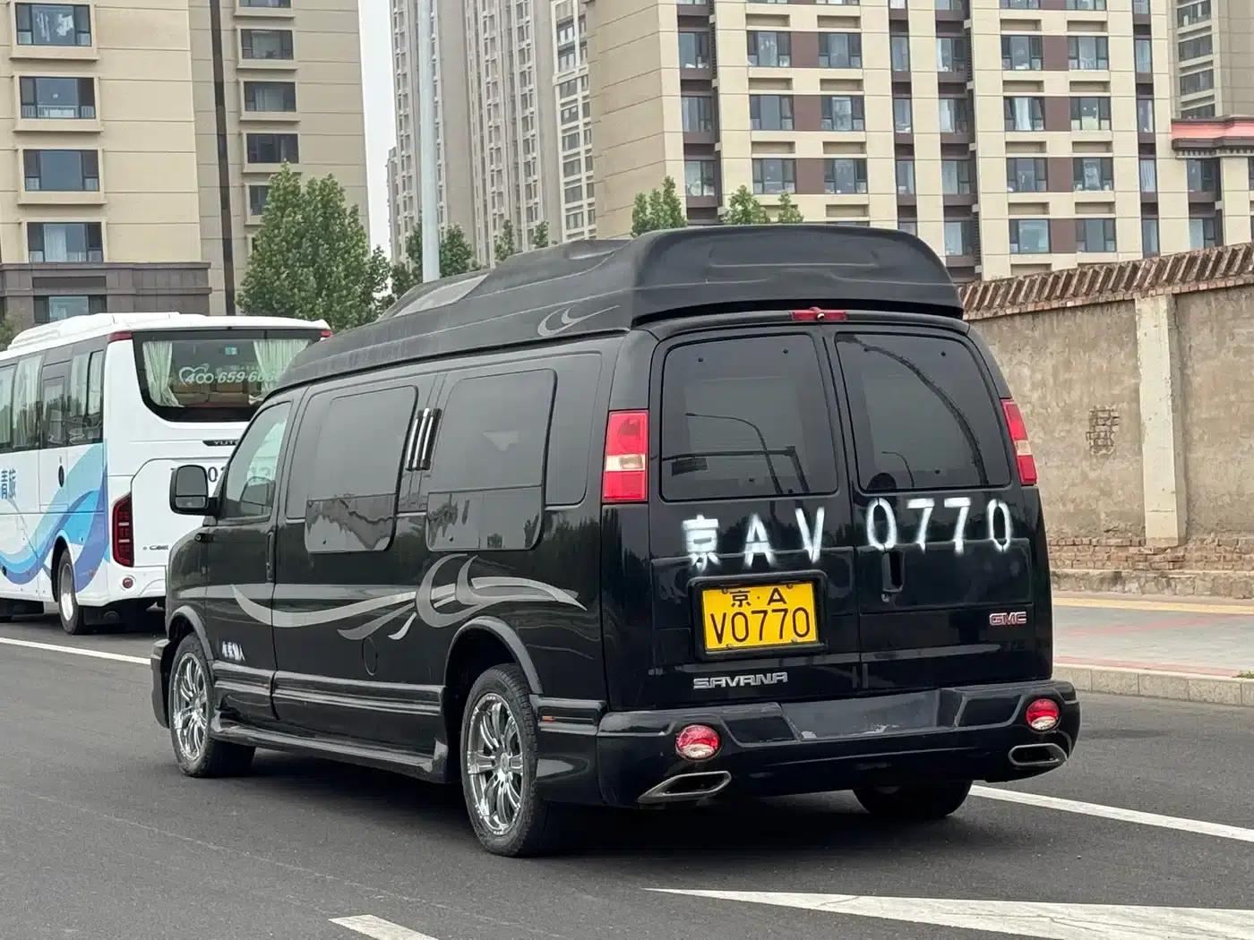 2011 SAVANA 6.0L Business Star 10-seater — миниатюра 6
