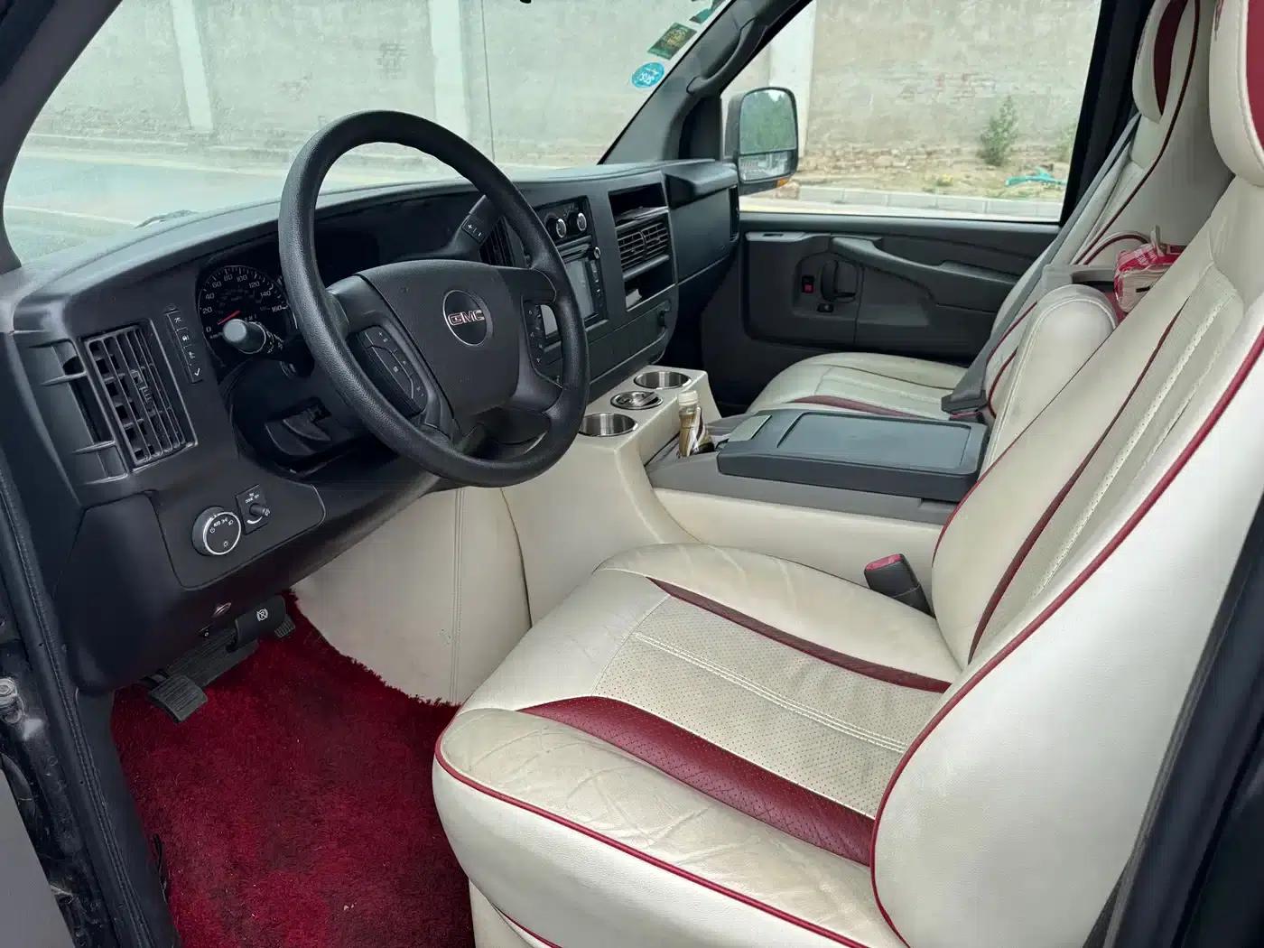 2011 SAVANA 6.0L Business Star 10-seater — миниатюра 7