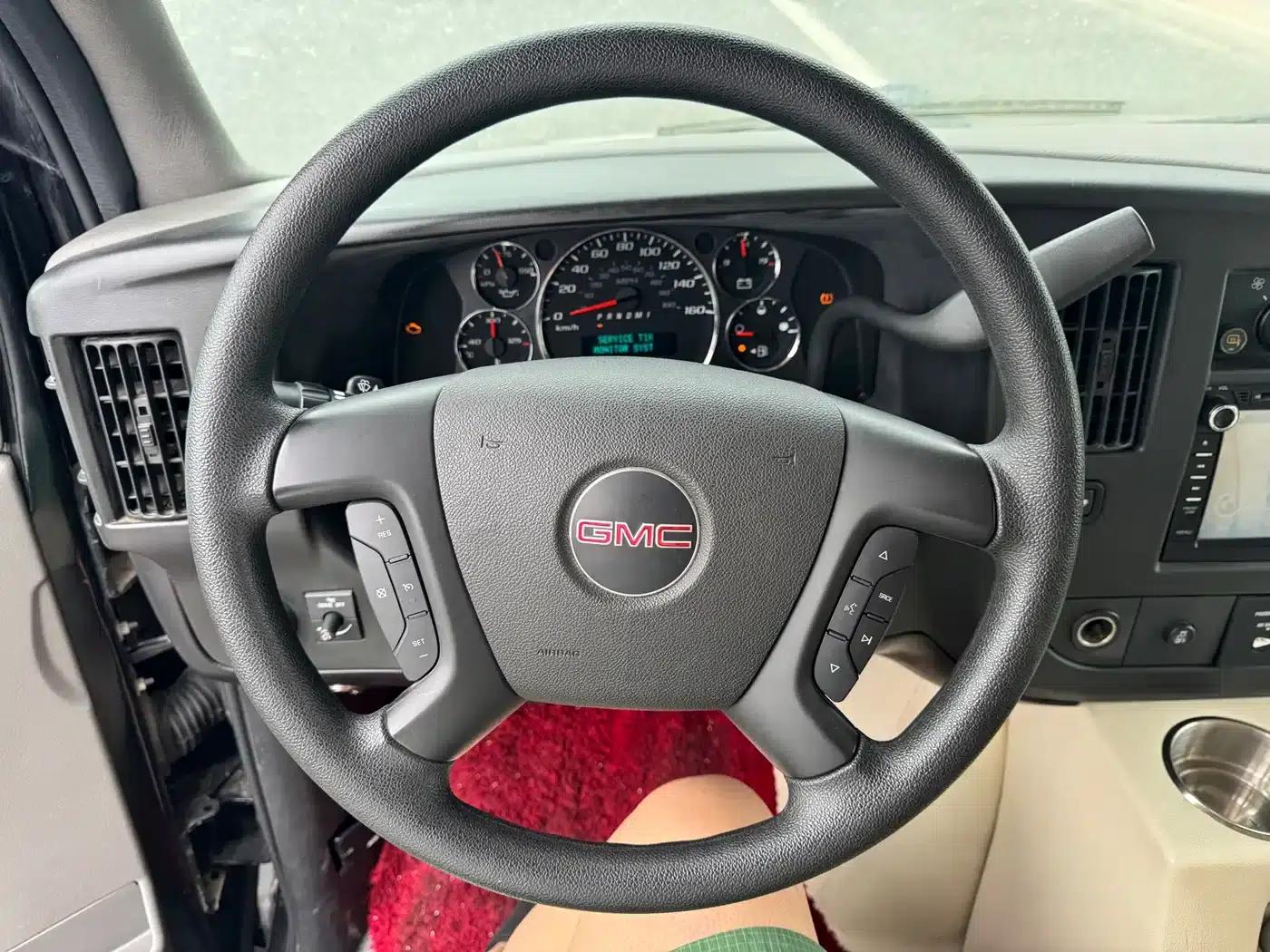 2011 SAVANA 6.0L Business Star 10-seater — миниатюра 8