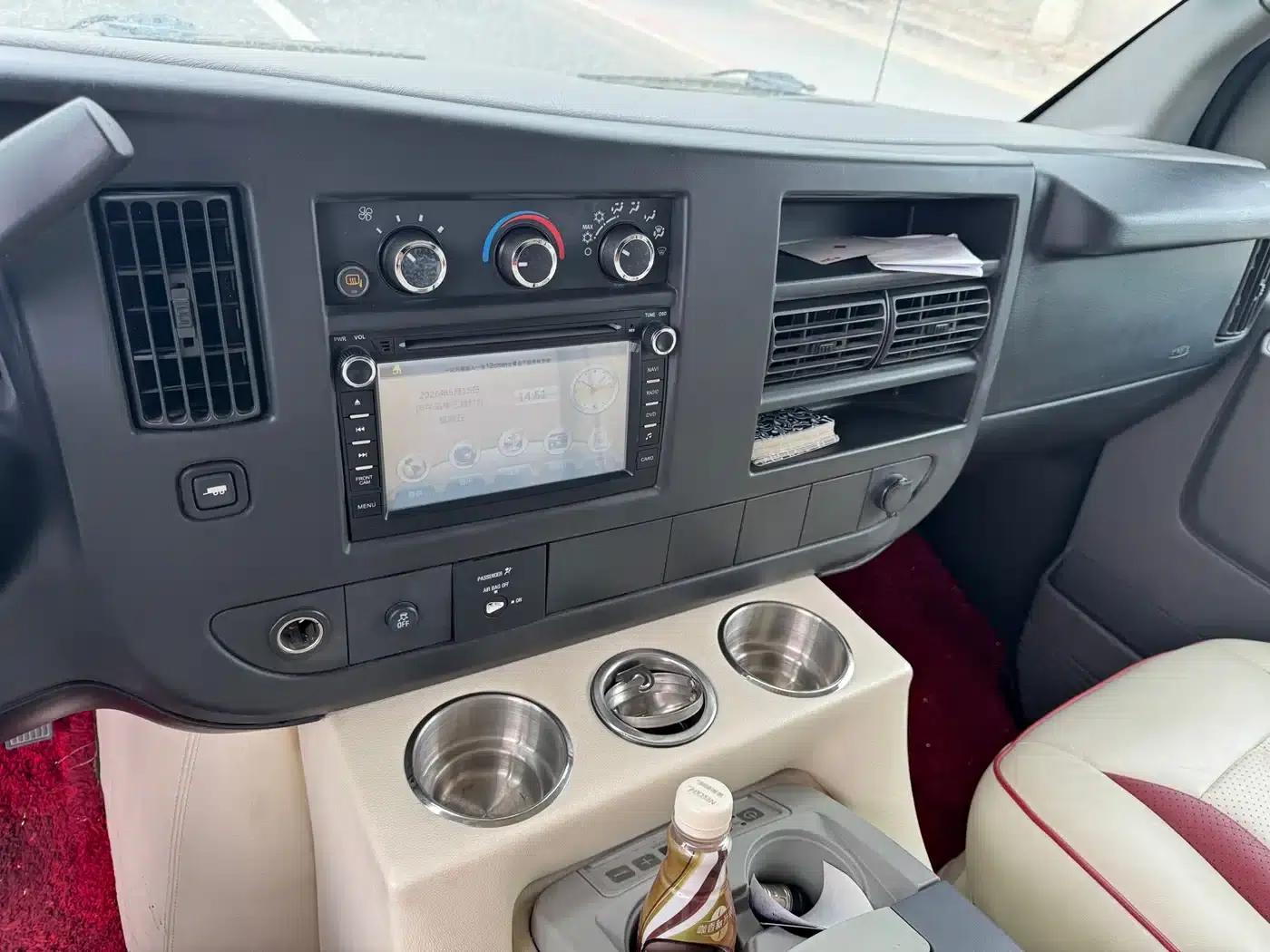 2011 SAVANA 6.0L Business Star 10-seater — миниатюра 9