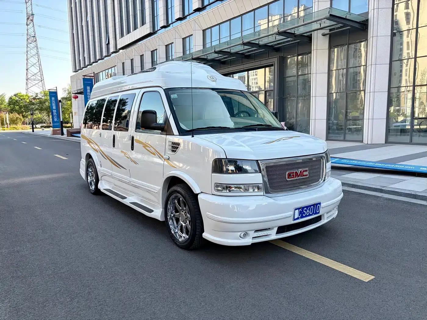 2013 SAVANA 5.3L AWD Leader Edition — миниатюра 1