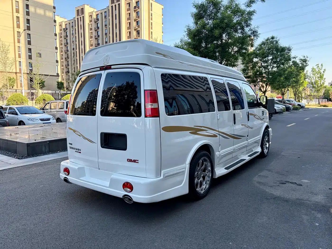 2013 SAVANA 5.3L AWD Leader Edition — миниатюра 4