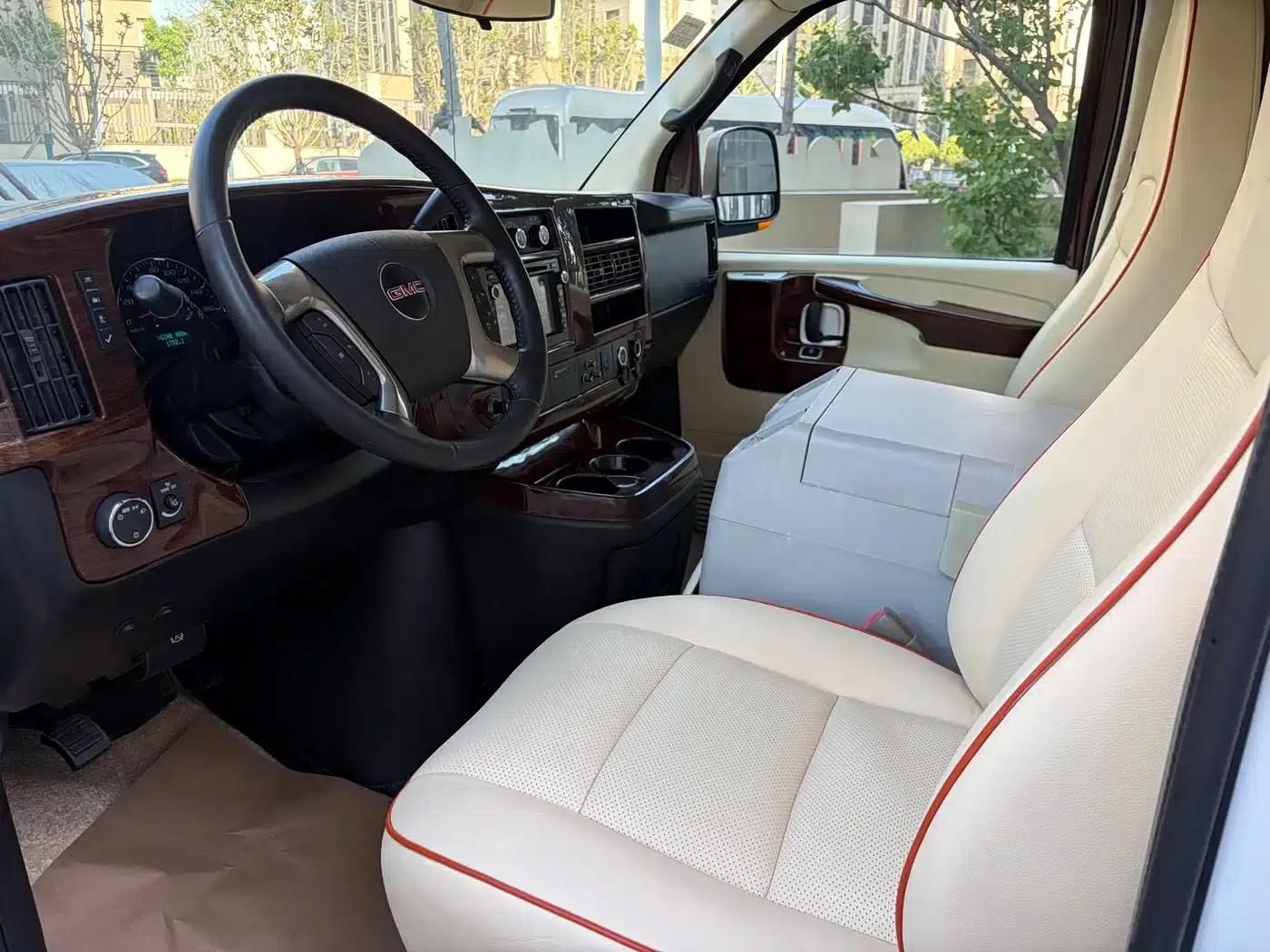 2013 SAVANA 5.3L AWD Leader Edition — миниатюра 7