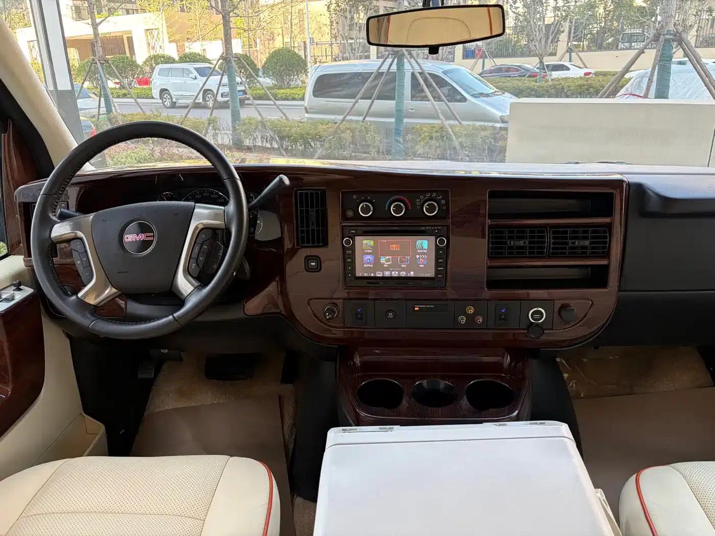 2013 SAVANA 5.3L AWD Leader Edition — миниатюра 9