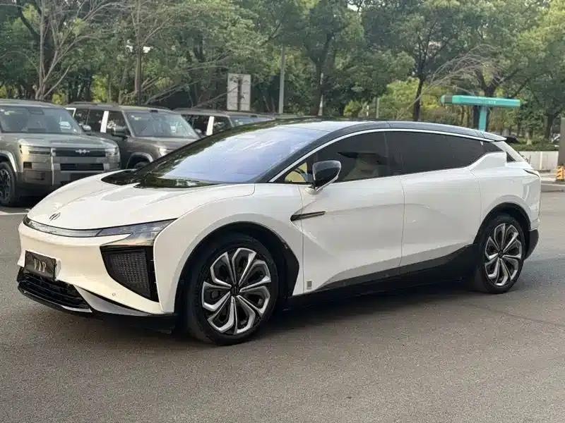 HiPhi X 2021 Founder Edition 6-seater — миниатюра 1