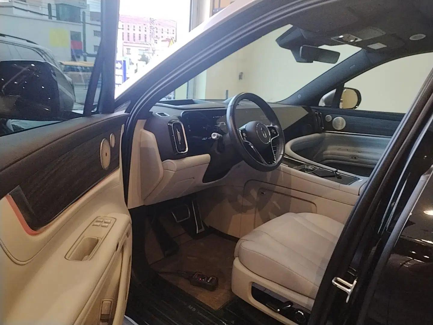 Hima AITO M9 2024 Range-Extended Ultra Version 42 kWh 6-Seater Model — миниатюра 18