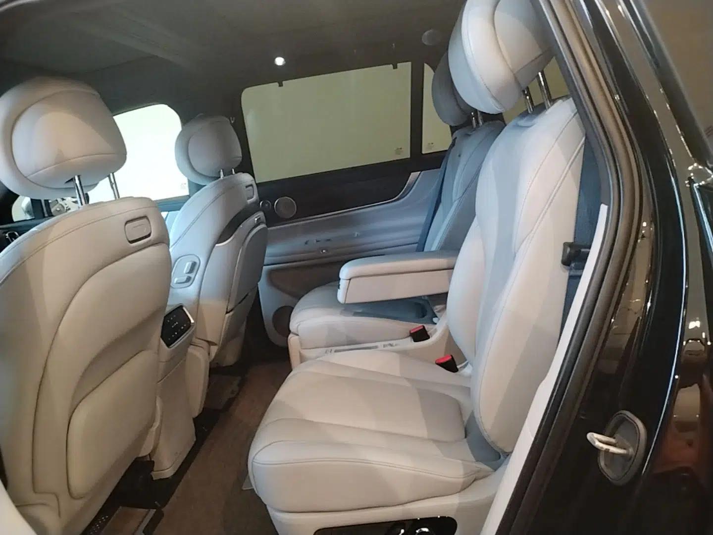 Hima AITO M9 2024 Range-Extended Ultra Version 42 kWh 6-Seater Model — миниатюра 19