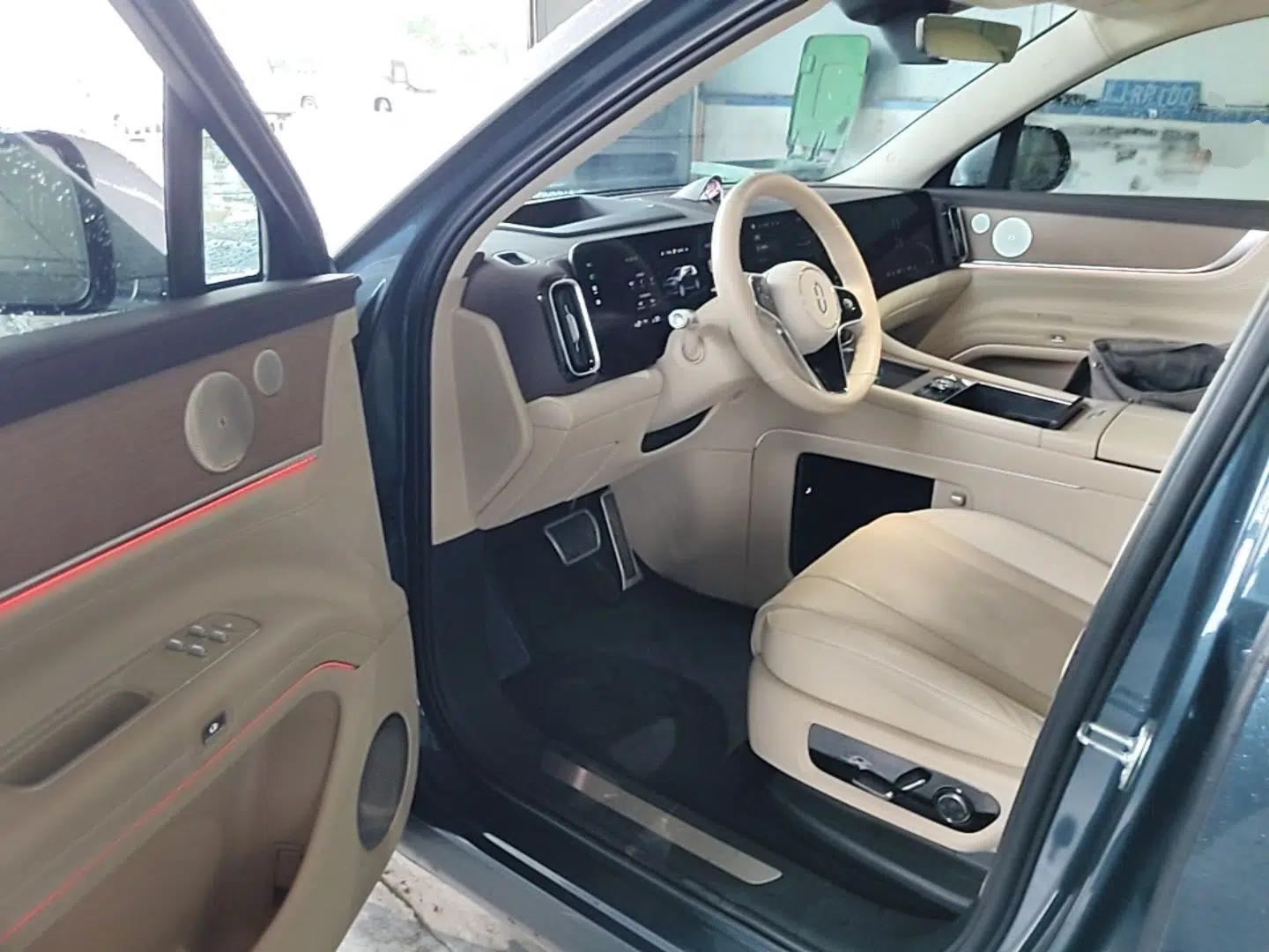Hima AITO M9 2024 Range-Extended Ultra Version 42 kWh 6-Seater Model — миниатюра 19