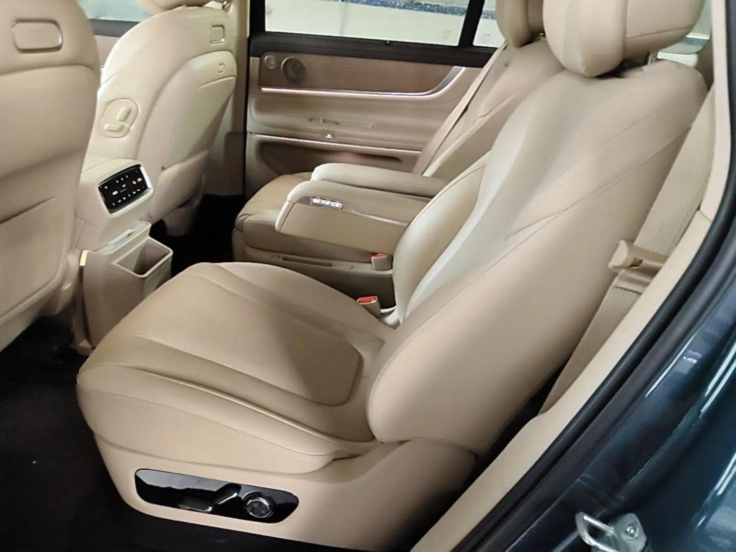 Hima AITO M9 2024 Range-Extended Ultra Version 42 kWh 6-Seater Model — миниатюра 20
