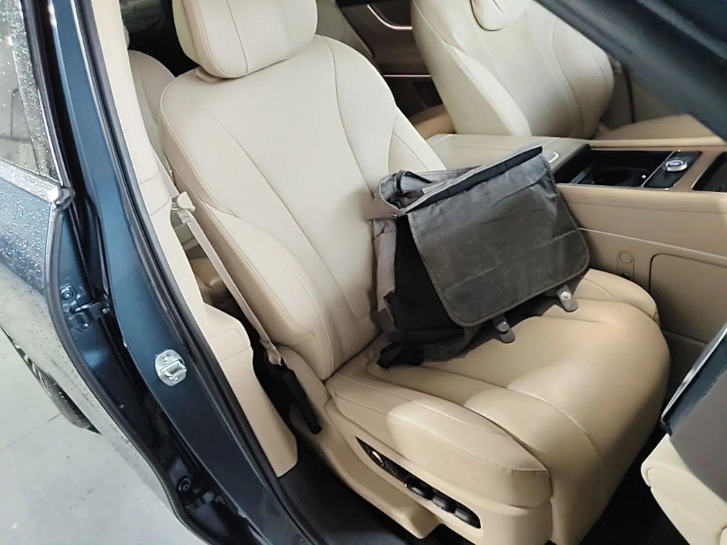 Hima AITO M9 2024 Range-Extended Ultra Version 42 kWh 6-Seater Model — миниатюра 23