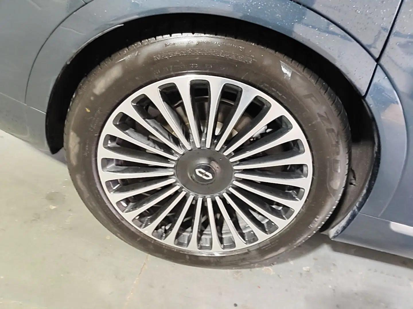 Hima AITO M9 2024 Range-Extended Ultra Version 42 kWh 6-Seater Model — миниатюра 10