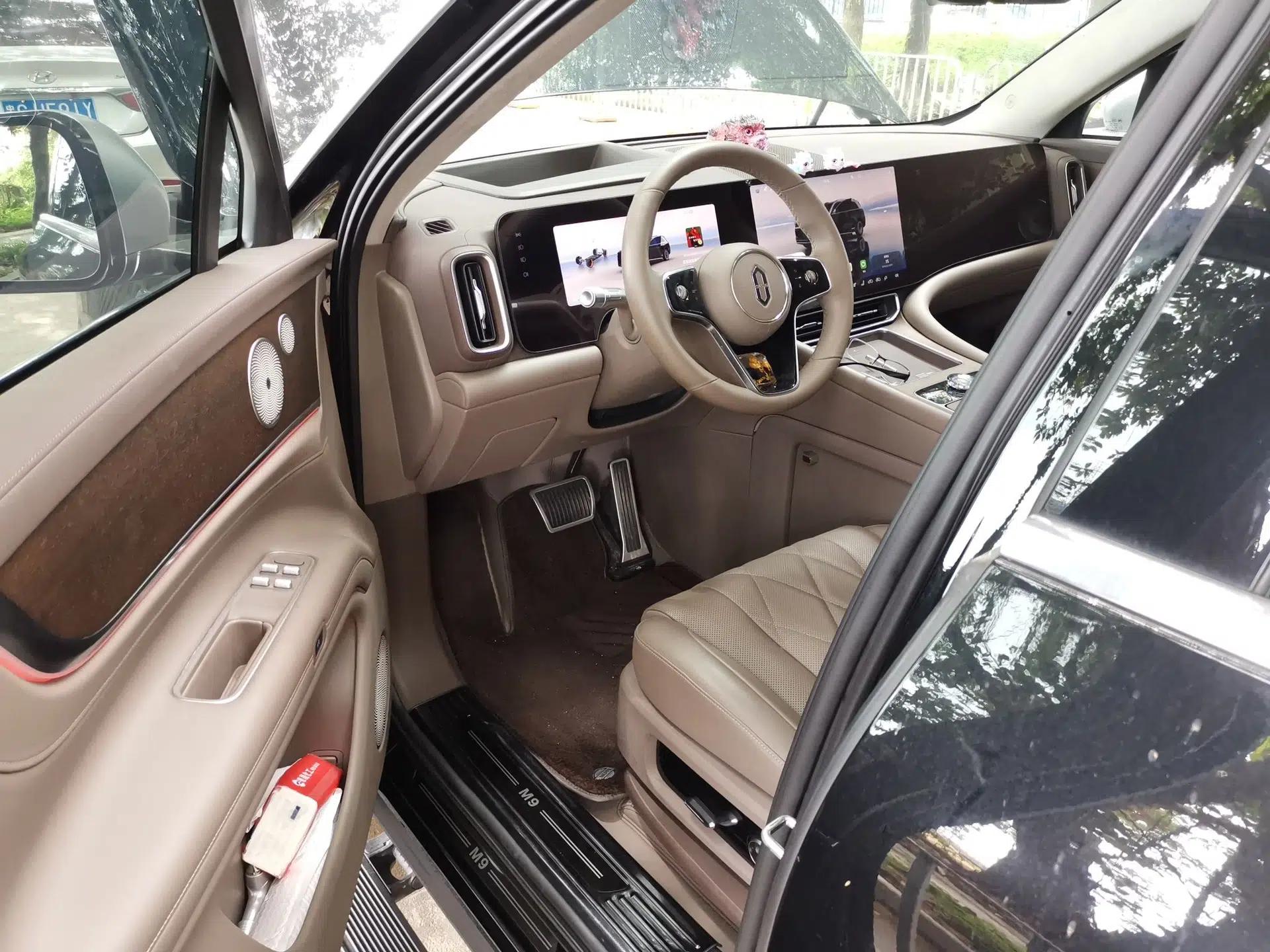 Hima AITO M9 2024 Range-Extended Ultra Version 52 kWh 5-Seater Model — миниатюра 17