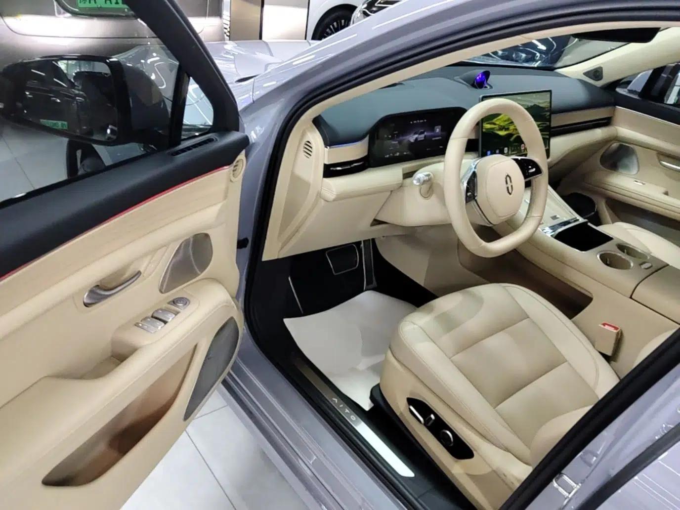 Hima AITO M5 2025 Extended-Range Ultra Rear-Wheel-Drive Version — миниатюра 19