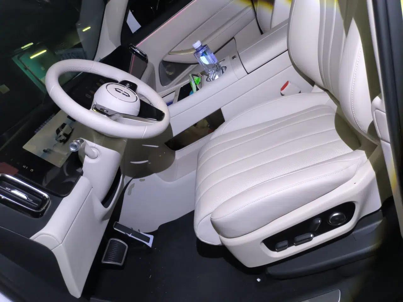 Hima AITO M8 2025 Extended-Range Ultra Version 53.4 kWh 5-Seater Edition — миниатюра 16
