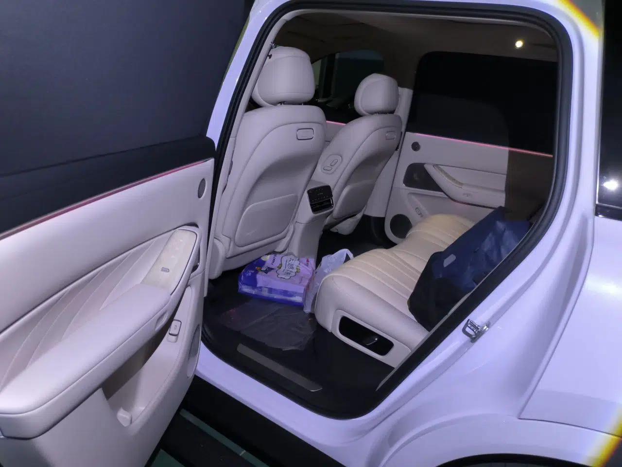 Hima AITO M8 2025 Extended-Range Ultra Version 53.4 kWh 5-Seater Edition — миниатюра 18