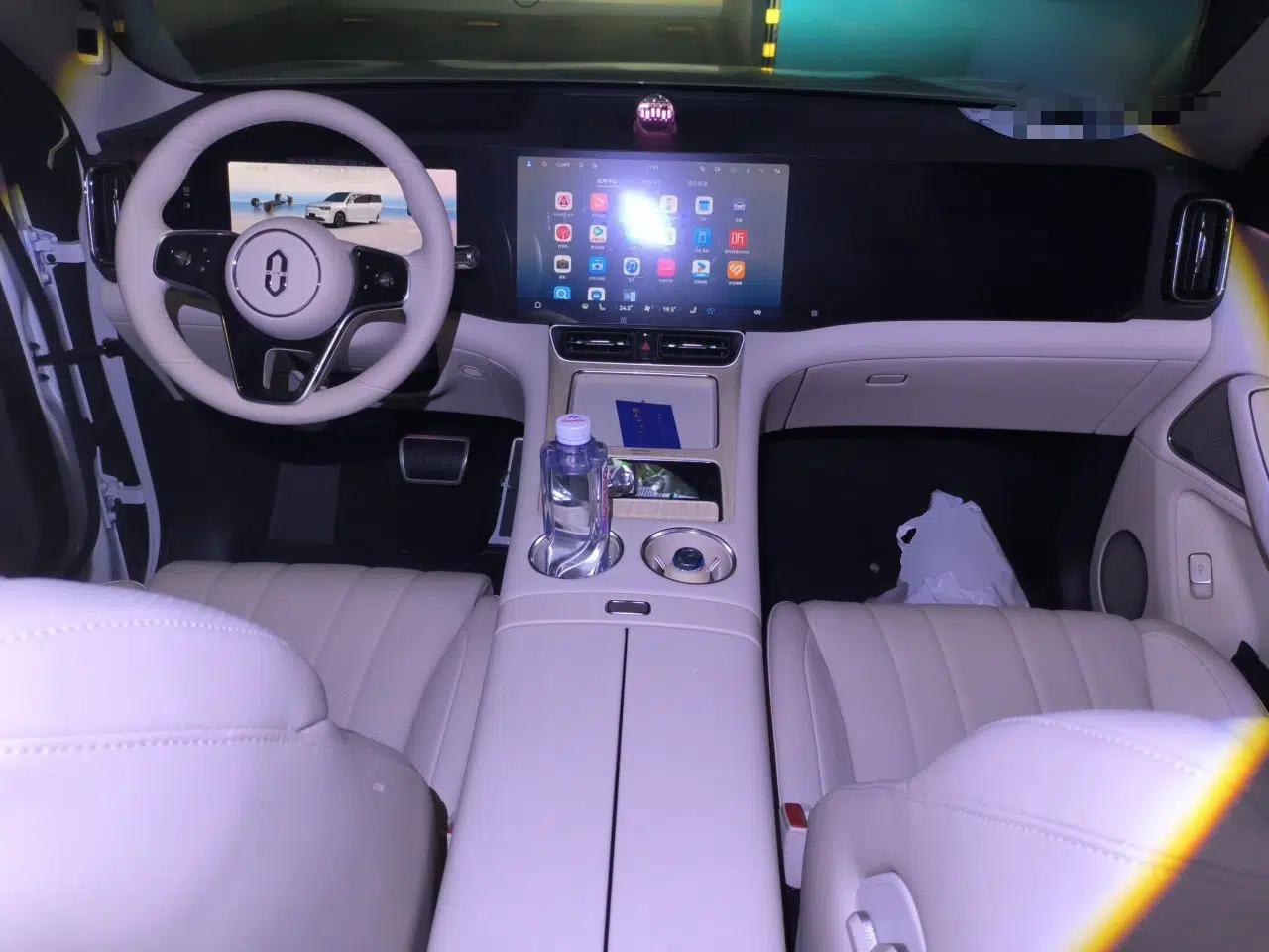 Hima AITO M8 2025 Extended-Range Ultra Version 53.4 kWh 5-Seater Edition — миниатюра 10