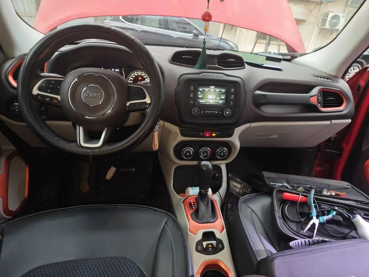 Jeep Renegade 2016 1.4T Automatic Jingneng Edition — миниатюра 10