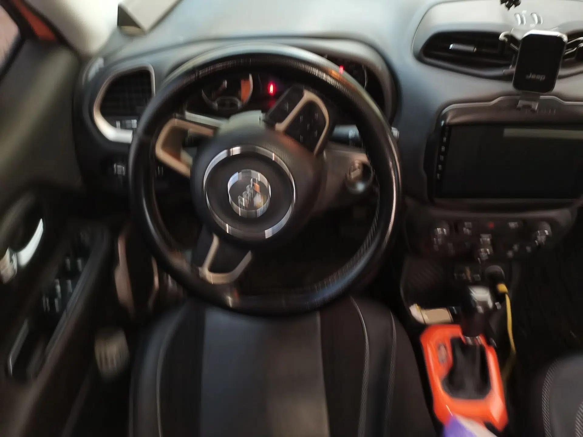 Jeep Renegade 2018 Connected Large Screen Version 180T Automatic High-Energy Edition — миниатюра 11