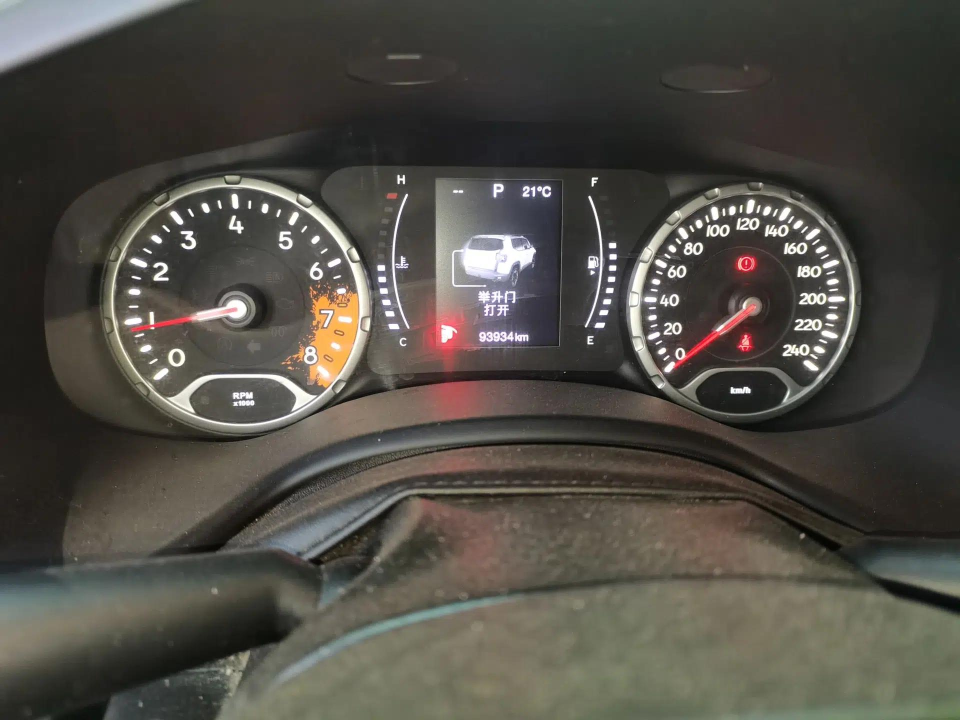 Jeep Renegade 2018 Connected Large Screen Version 180T Automatic High-Energy Edition — миниатюра 13
