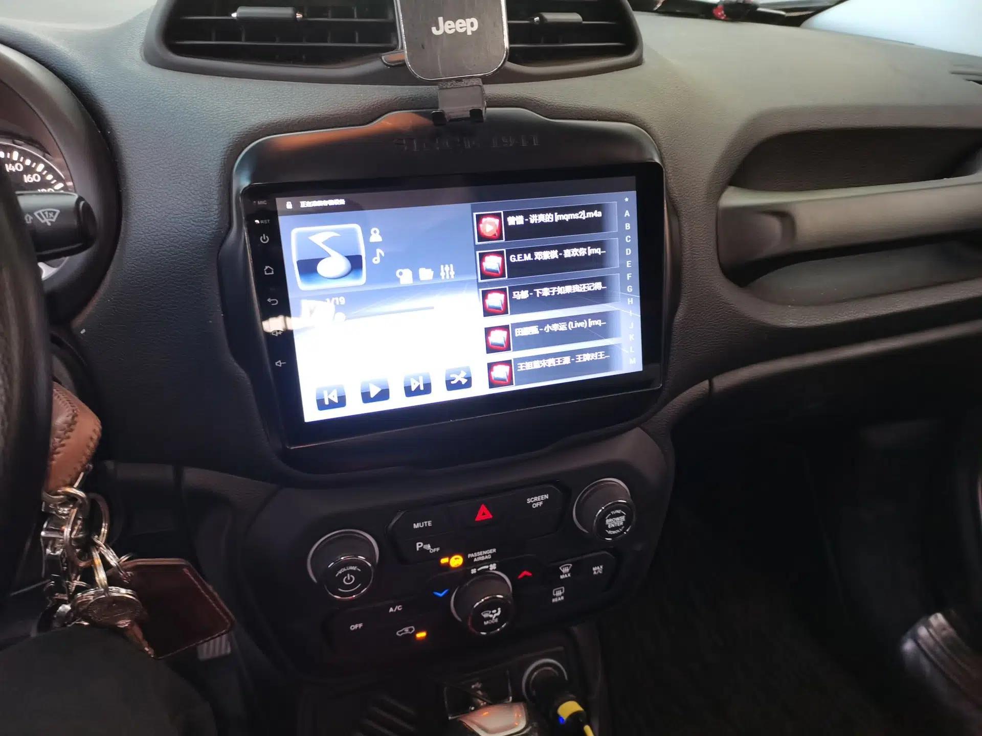 Jeep Renegade 2018 Connected Large Screen Version 180T Automatic High-Energy Edition — миниатюра 14