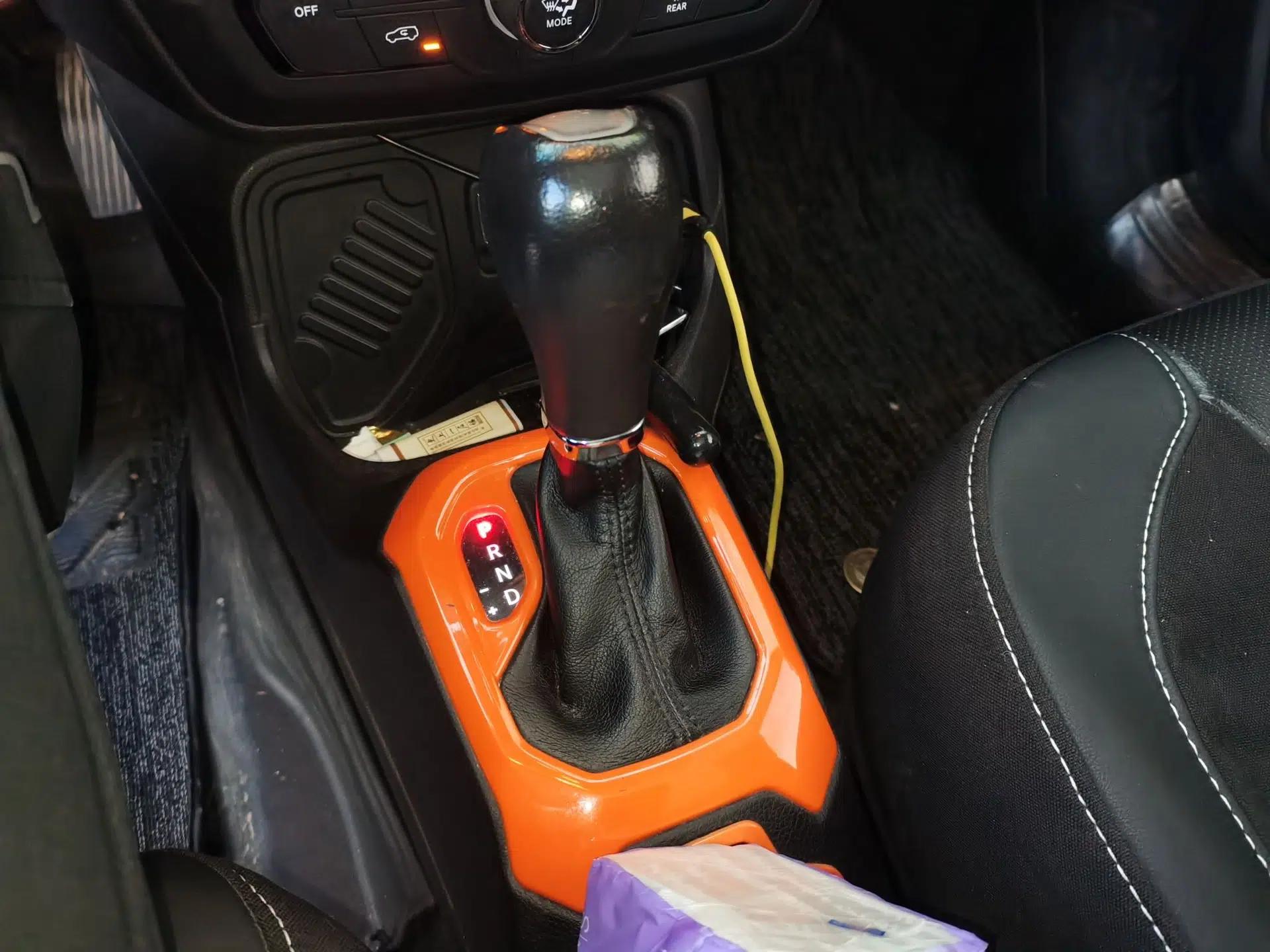 Jeep Renegade 2018 Connected Large Screen Version 180T Automatic High-Energy Edition — миниатюра 15
