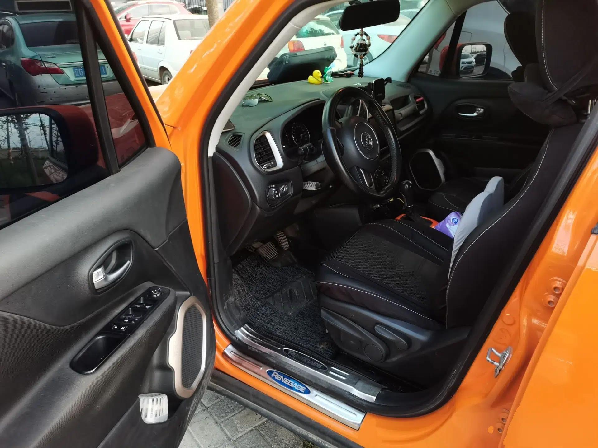 Jeep Renegade 2018 Connected Large Screen Version 180T Automatic High-Energy Edition — миниатюра 17