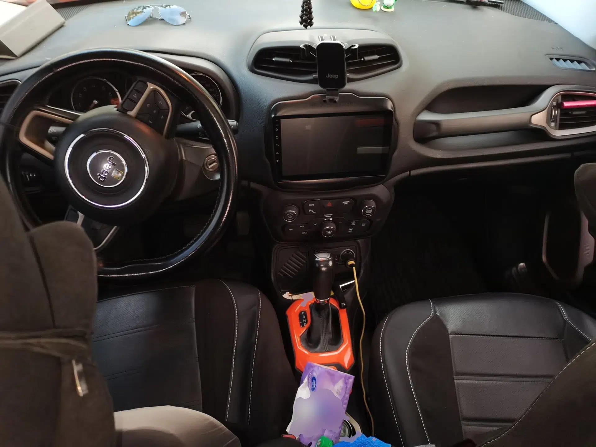 Jeep Renegade 2018 Connected Large Screen Version 180T Automatic High-Energy Edition — миниатюра 10