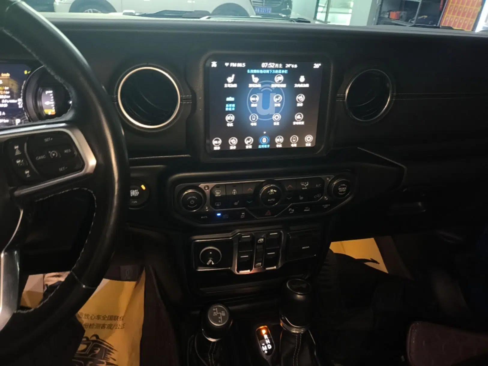 Jeep Wrangler New Energy 2021 Four-Door 2.0T 4xe Sahara — миниатюра 15