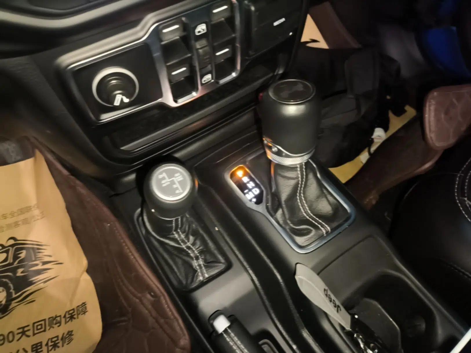 Jeep Wrangler New Energy 2021 Four-Door 2.0T 4xe Sahara — миниатюра 16