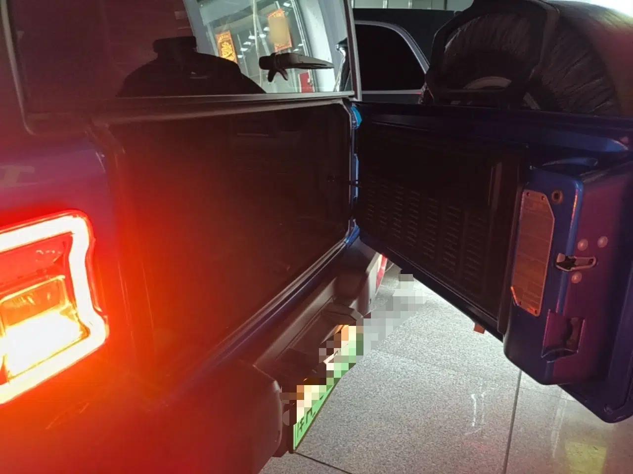 Jeep Wrangler New Energy 2021 Four-Door 2.0T 4xe Sahara — миниатюра 21