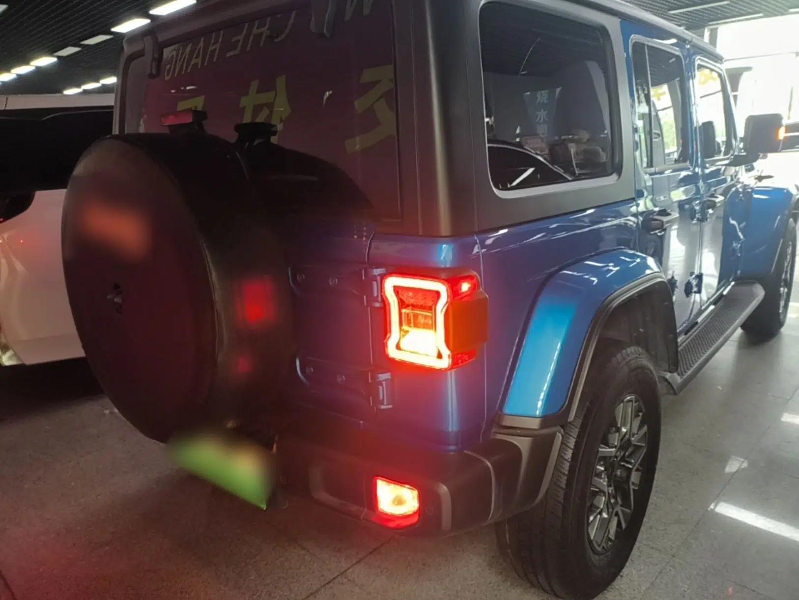 Jeep Wrangler New Energy 2021 Four-Door 2.0T 4xe Sahara — миниатюра 4