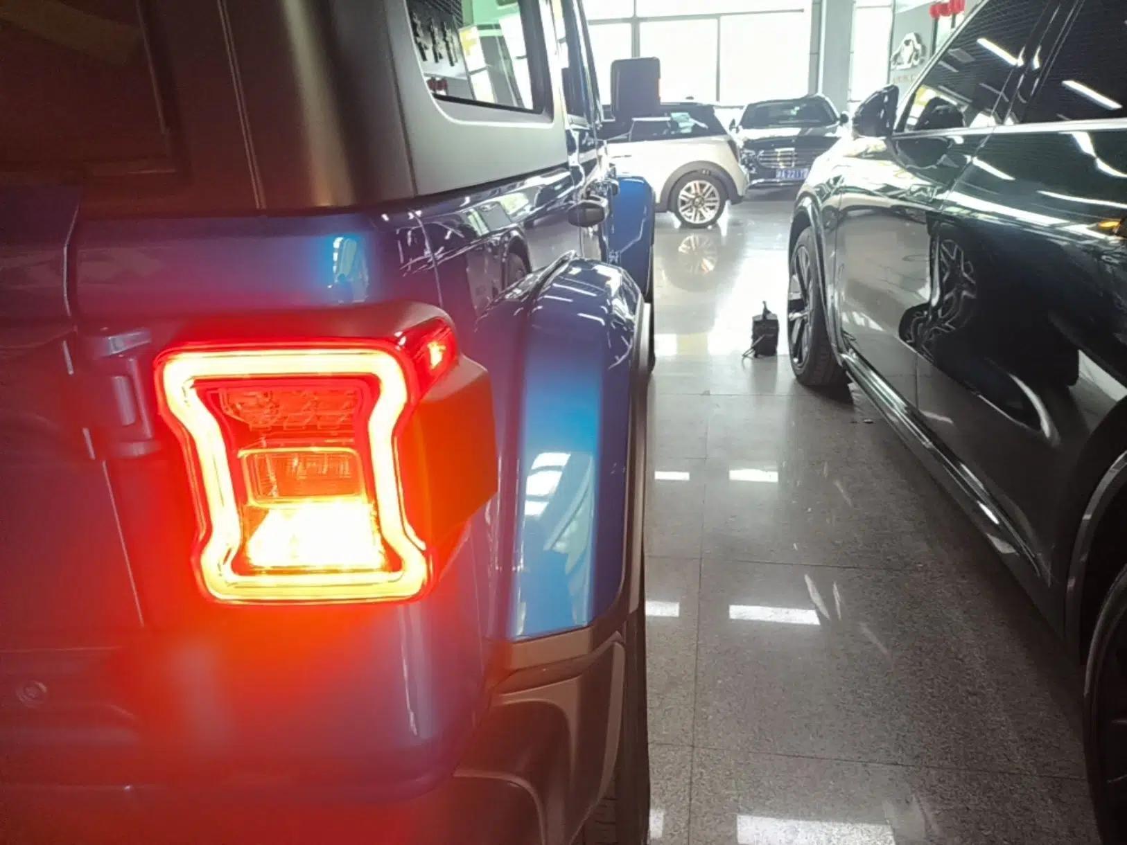 Jeep Wrangler New Energy 2021 Four-Door 2.0T 4xe Sahara — миниатюра 8