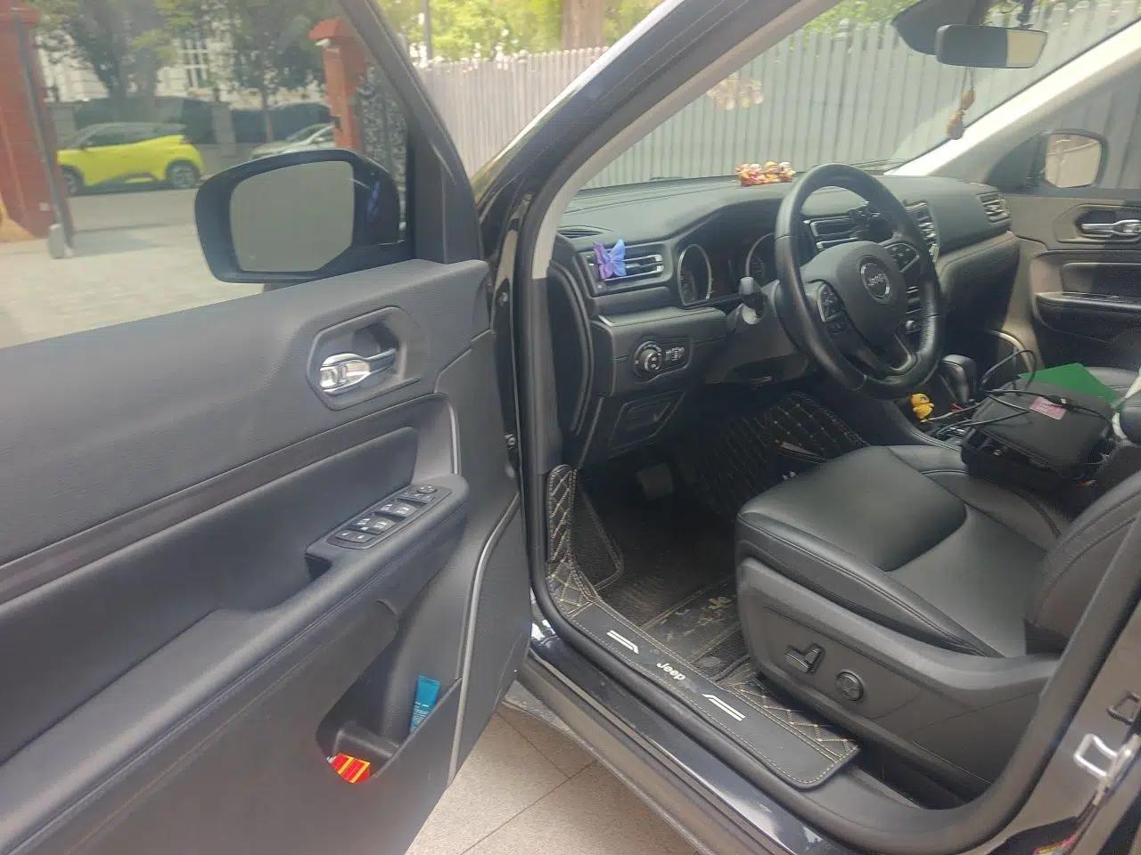 Jeep Grand Commander 2020 2.0T Two-Wheel Drive Leading Edition — миниатюра 17