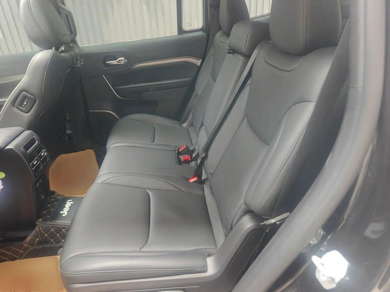 Jeep Grand Commander 2020 2.0T Two-Wheel Drive Leading Edition — миниатюра 18