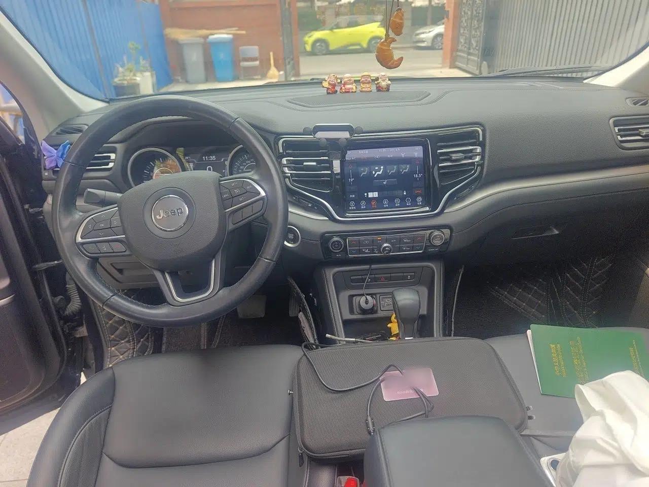 Jeep Grand Commander 2020 2.0T Two-Wheel Drive Leading Edition — миниатюра 10
