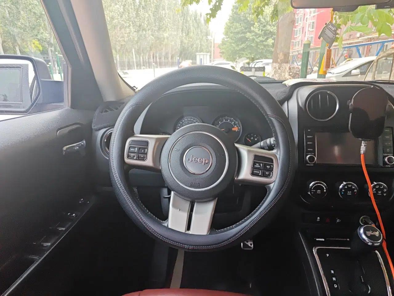 Jeep Patriot 2014 2.4L Sport Edition — миниатюра 11