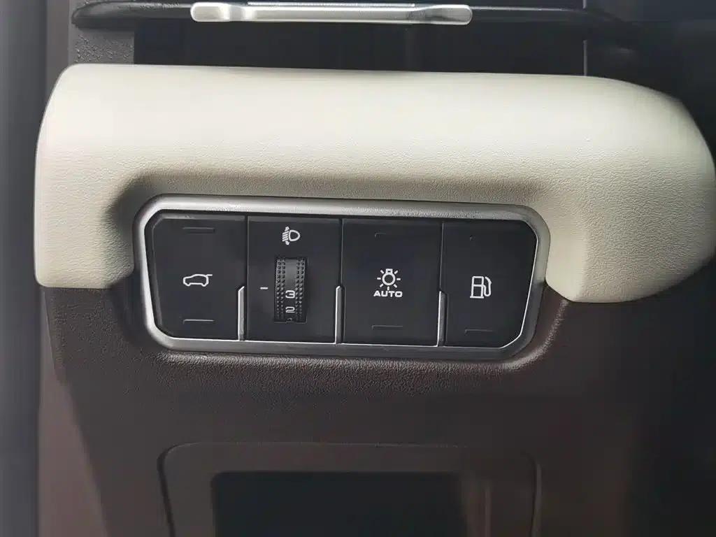 Haval Xiaolong MAX 2023 1.5L Hi4 105 4WD Navigator Edition — миниатюра 21