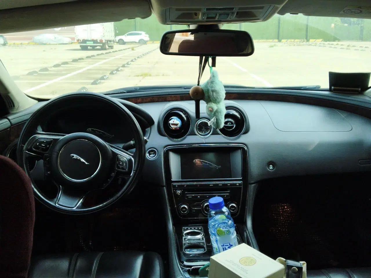 Jaguar XJ 2013 XJL 3.0 SC Panoramic Business Edition — миниатюра 10