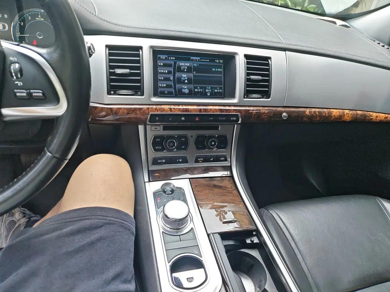 Jaguar XF 2014 XF 2.0T Luxury Edition — миниатюра 14