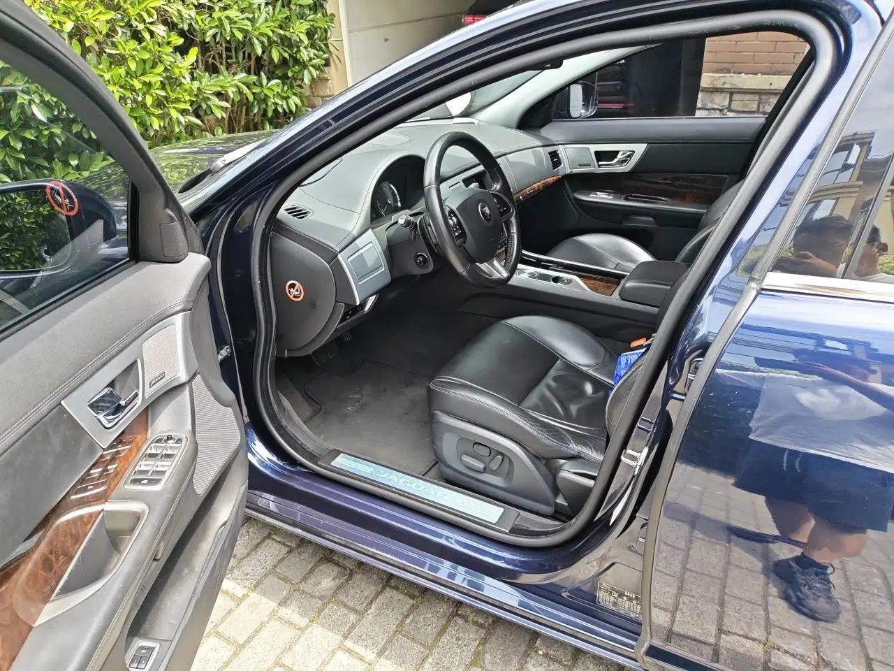 Jaguar XF 2014 XF 2.0T Luxury Edition — миниатюра 17