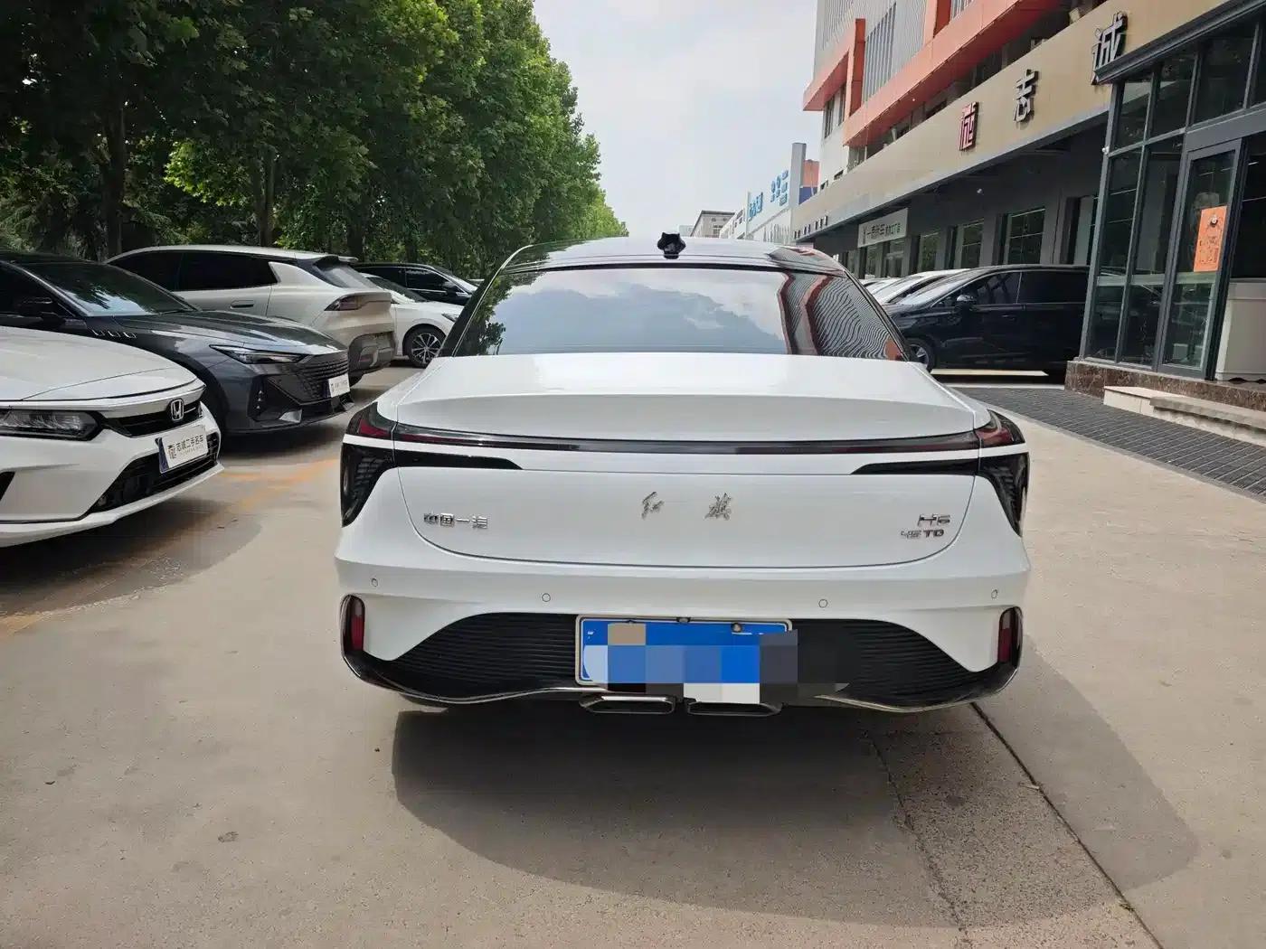 Hongqi H6 2024 2.0T Premium Edition — миниатюра 3