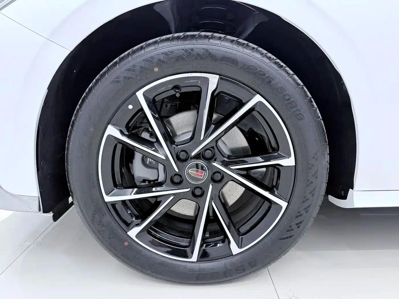 Hongqi H6 2025 2.0T Premium Edition — миниатюра 13