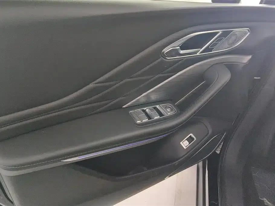Hongqi HS7 PHEV 2024 2.0T PHEV 4WD Flagship Edition 6-seater — миниатюра 7