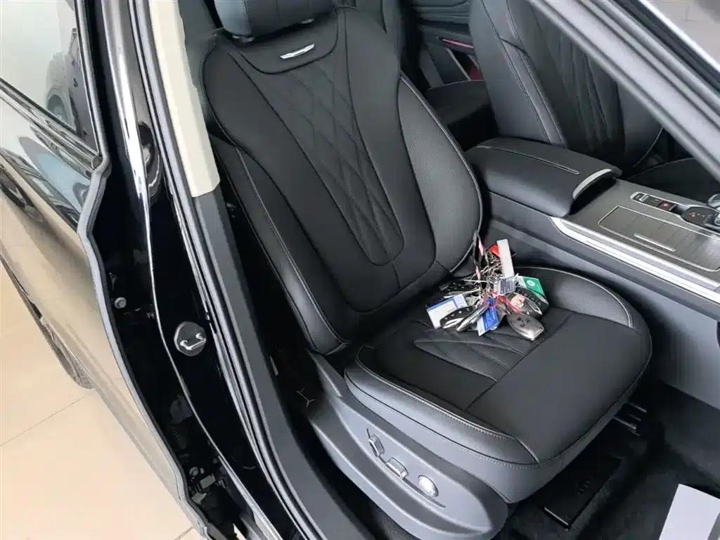 Hongqi HS7 PHEV 2024 2.0T PHEV 4WD Flagship Edition 6-seater — миниатюра 25