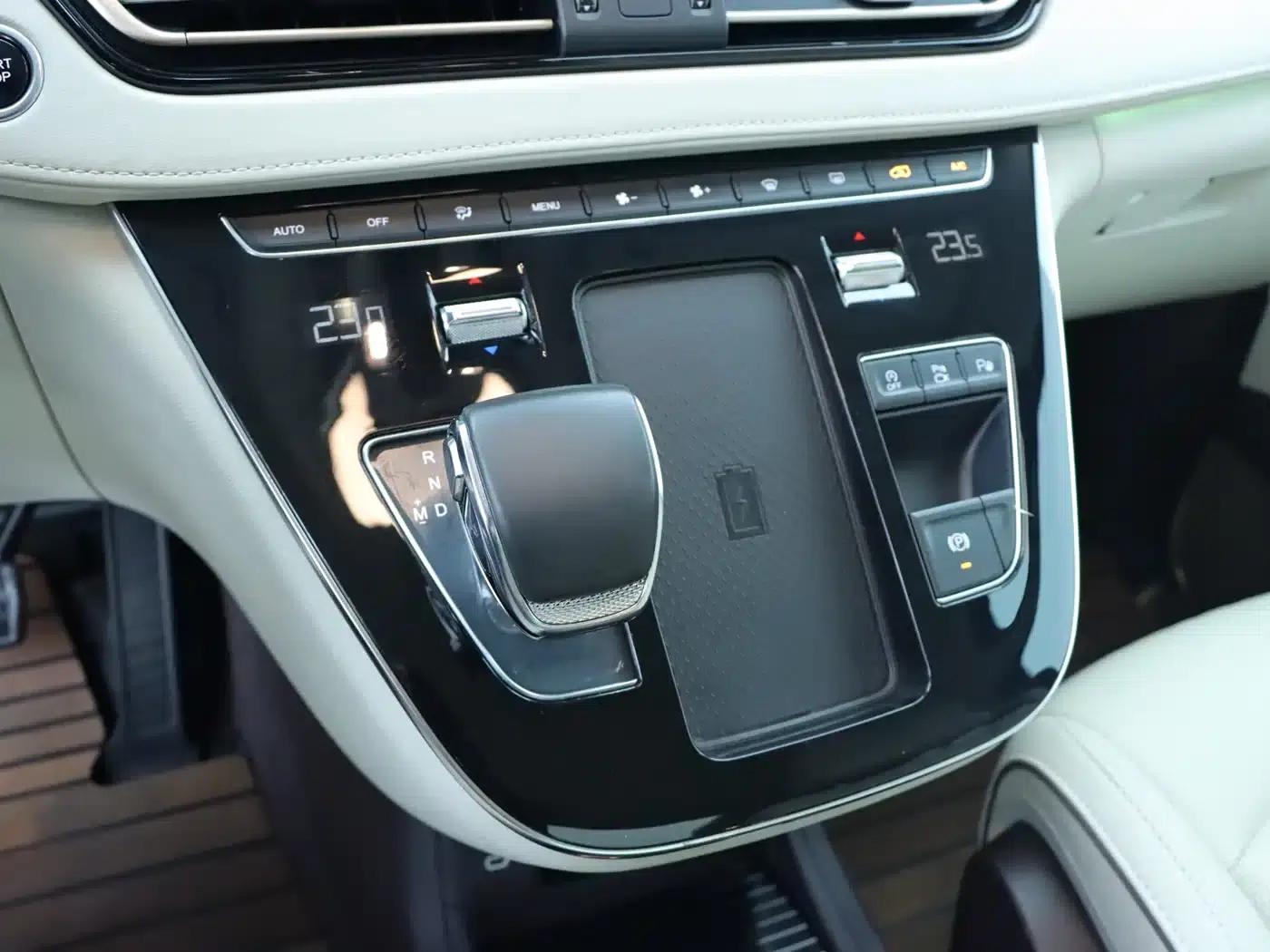 Hongqi HQ9 2023 2.0T Intelligent Flagship Edition — миниатюра 8