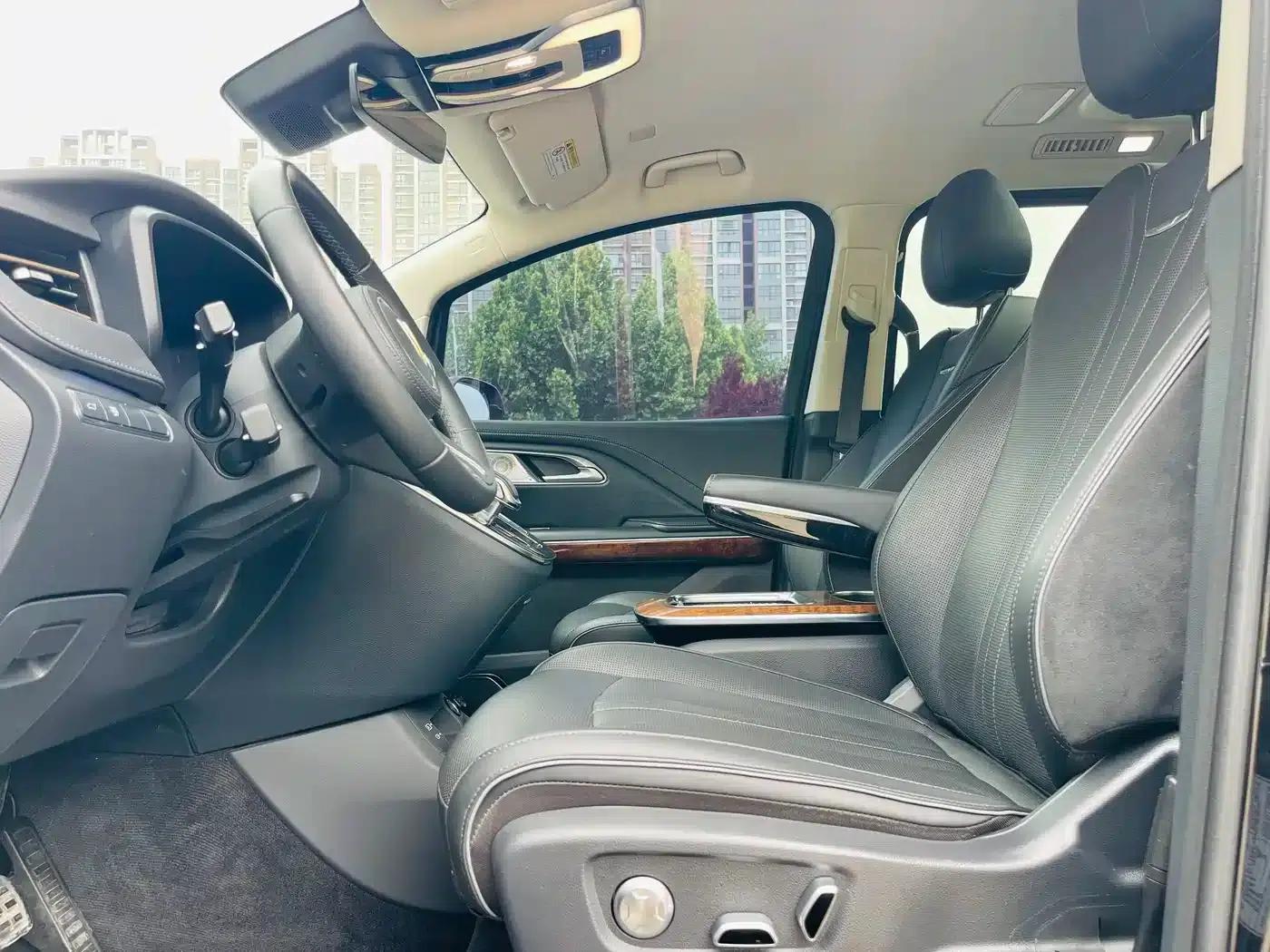 Hongqi HQ9 2023 2.0T Intelligent Flagship Edition — миниатюра 10