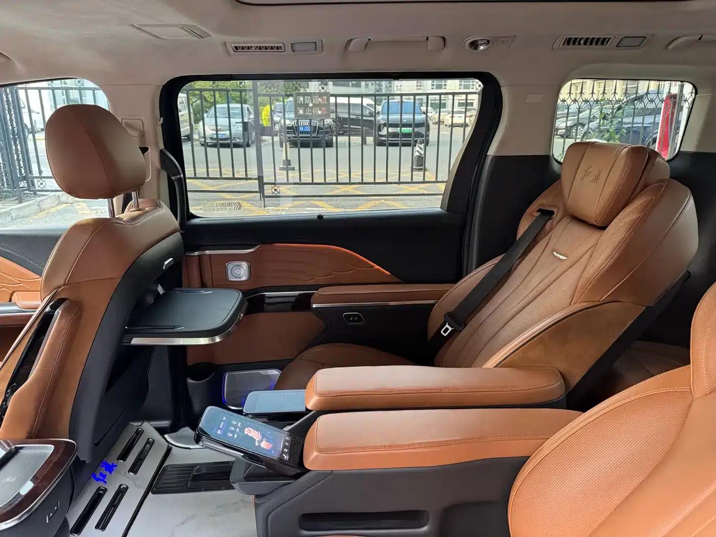 Hongqi HQ9 2023 2.0T Intelligent Flagship Edition — миниатюра 21