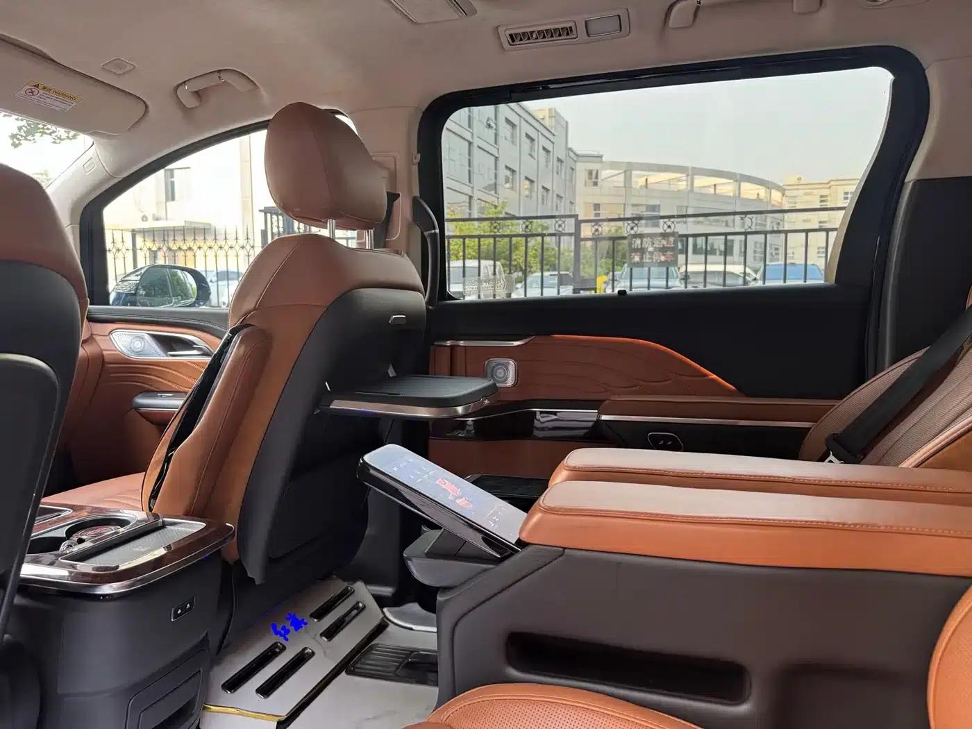 Hongqi HQ9 2023 2.0T Intelligent Flagship Edition — миниатюра 22